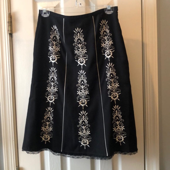 Anne Taylor Loft Embroidered Skirt size 0P - Picture 1 of 4